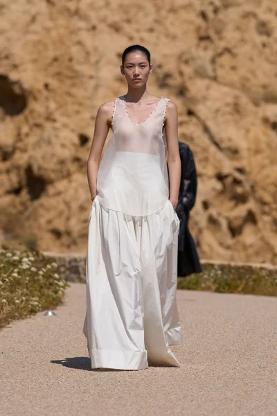 Look 24